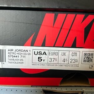 Nike Air Jordan 1 Retro High OG GS in Black and Red